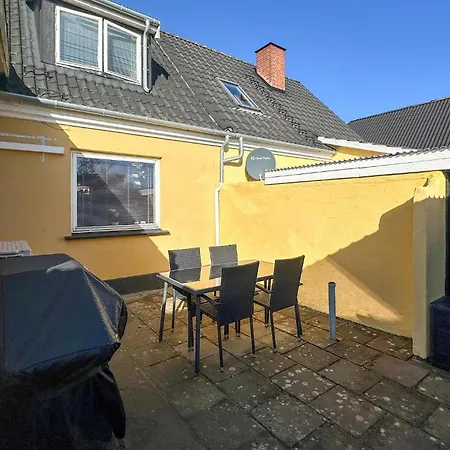 2 Bedroom Gorgeous In Ferienhaus